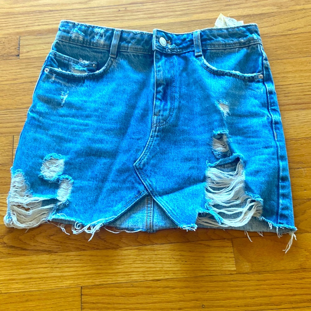 Distressed Zara short jean skirt . Size S